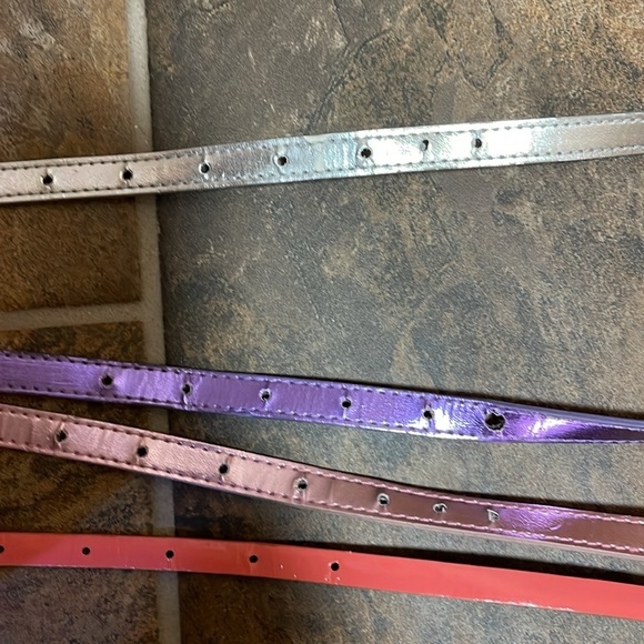 4 kids belts and 2 scarves. - Picture 6 of 6